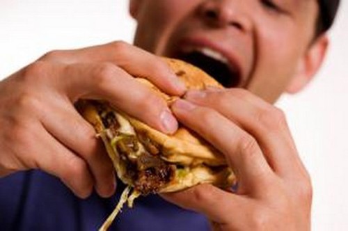 Sai lầm khi ăn tối dẫn đến tăng cân