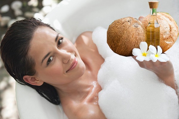 Da đẹp với dưỡng ẩm toàn thân bằng dầu dừa