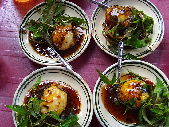 Cách làm hột vịt lộn xào me vừa thơm ngon vừa giảm cân